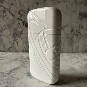 Accendino a olio Zippo Vivienne Westwood in rilievo grande ORB bianco - Foto 1 di 11