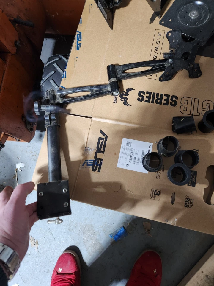 Montaje de monitor Foto 1 de 1