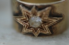 Anello massonico ottocentesco - oro e gemme chiare con stella a otto punte