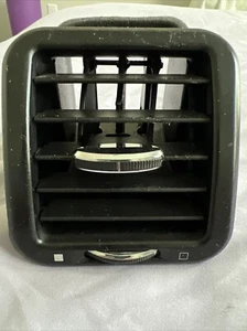 M139 MASERATI 03-12 QUATTROPORTE FRONT RIGHT OR LEFT SIDE DASH AIR VENT - Picture 1 of 2