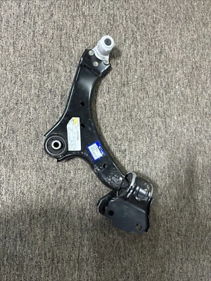 2011-2018 Volvo Xc70 V60 Right Lower Control Arm Dmr - Image 1 of 3
