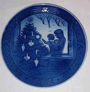 Piatto di Natale 1981 Royal Copenhagen L'albero di Natale Kai Lange - Foto 1 di 2