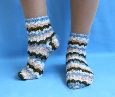 Coloridos calcetines cálidos de lana de cabra Oremburgo ruso de ganchillo, calcetines para botas, calentadores de pies Foto 1 de 4