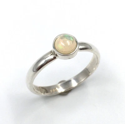 Anello in argento 925 opale 0,49 ct rotondo gioielli minimali moderno... - Immagine 1 di 4