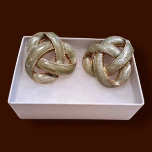 Vintage Pearlized Green Celtic Knot Stud Earrings - Picture 1 of 2
