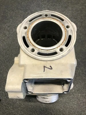 Jarra de cilindro Yamaha YZ125 (2) 2003 usada artículo dañado P/N 5UN-11311-11 Foto 1 de 4