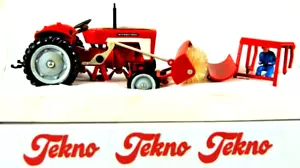 Raro TRATTORE AGRICOLO INTERNAZIONALE 1:32 TEKNO n. 466 467 come nuovo con spazzola anteriore e lama - Foto 1 di 23