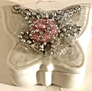 Portagioie in ceramica farfalla con perline abbellimento bianco e rosa 3" x 3" pazzo - Foto 1 di 7