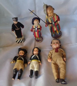 LOTTO 6 BAMBOLE CELLULOIDE MILITARI VINTAGE DOLL POUPEE DIVISA RARA GUARDIA - Foto 1 di 19