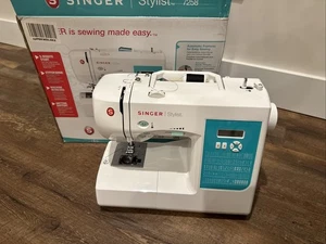 SINGER STYLIST 7258 COMPUTERIZED SEWING MACHINE - PREOWNED -W/BOX. No Foot Pedal - Picture 1 of 11