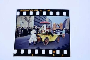 tolles Farbdia -  Festumzug - Oldtimer - Wollhaus Pamin ?? 60-70er Jahre ? - Picture 1 of 2