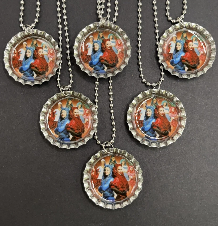 Descendants / The Rise Of The Red / 6 individually packaged /party Favors - Image 1 of 1