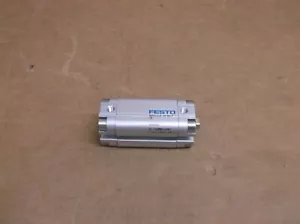 ADVULQ-16-30-P-A Festo Druckluft-Kompaktzylinder ADVULQ1630PA 156684 - Bild 1 von 4