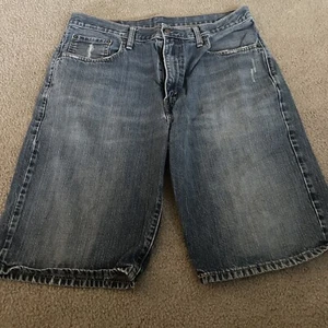 Levi's 569 Denim Shorts Mens 31 Blue Loose Fit Flat Front W34 - Picture 1 of 3
