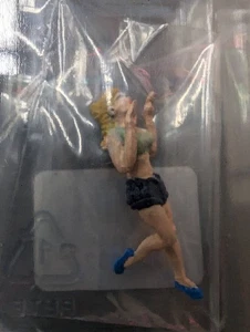 Acme CG0032 HO Modellino ragazza che si bacia - Foto 1 di 1