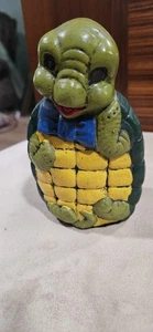 Schildkröte Keramik handbemalt anthropomorphe Paperwieght kitschige Fliege, Vintage - Bild 1 von 3
