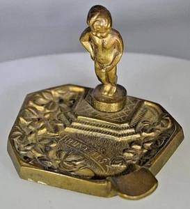 Ashtray Brass  BRUXELLES Belgium Peeing Boy metal statuette figurine Vintage - Picture 1 of 7