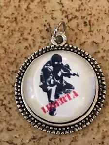 PENDENTIF MÉDAILLON Métal Argenté Vieilli 25mm Ribellu Corse Liberta Corsica - Bild 1 von 3