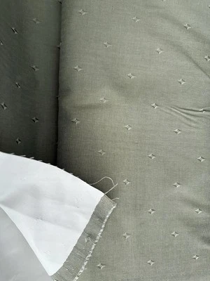 Tela de tapicería con respaldo de vinilo de colección por yarda MCM retro bordado diamante Chevron Foto 1 de 2