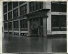 1937 Press Photo Aling & Cory Company Employees Uses Boats To Enter Building