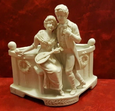 Magnifique bouquetière ancienne de porcelaine - Photo 1/4