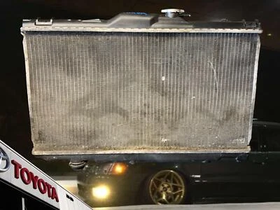 Toyota Corolla 1.8L AT Radiator 1998 1999 2000 2001 2002 Foto 1 de 4