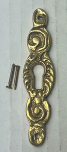One NOS Latón Fundido Puerta Cajón Muebles Cerradura Escudo Placa Cubierta con Clavos - Imagen 1 de 3