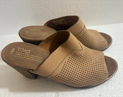 Mula toms majorco mujer talla 9,5. Sandstorm tacón nobuck punta abierta color topo Foto 1 de 4