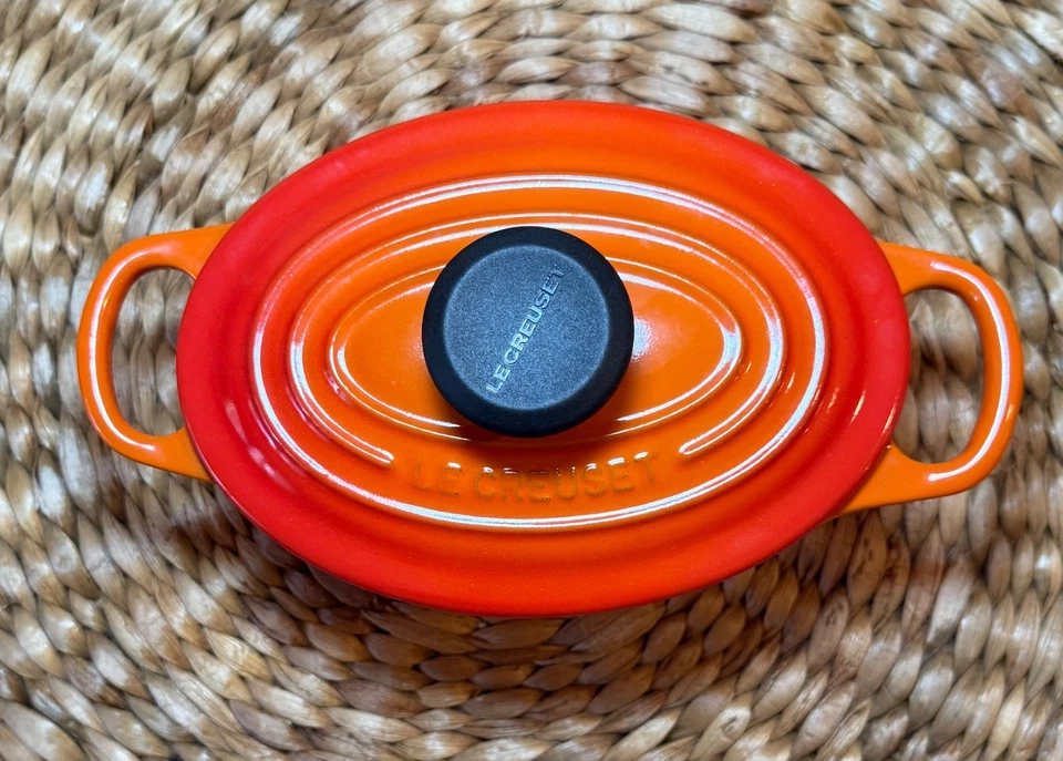 Le Creuset Dutch Oven Oval Cast Iron 1qt #17 Flame Orange Additional Knob