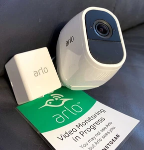 Arlo Pro 2 VMC4030P in einem guten bis sehr guten gebrauchten Zustand - Bild 1 von 7