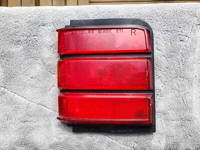 Lanterna traseira direita canto 80-87 Pontiac T1000/Acadian - Imagem 1 de 4