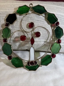 VTG STAINED GLASS CHRISTMAS WREATH HOLLY BERRIES W/ CANDLE Window SUNCATCHER - Picture 1 of 24