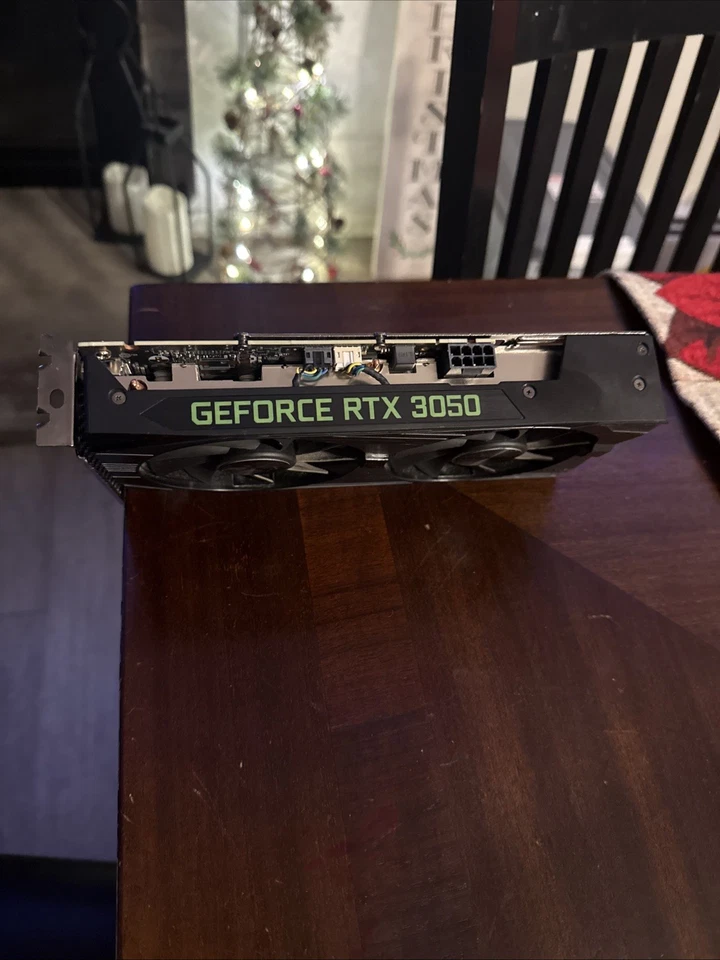 Tarjeta de gráficos GeForce RTX 3050 Foto 1 de 4