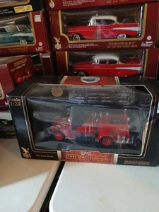 Signature Series 1941 GMC Firetruck 1/24 Scale, 24k Gold Plated Coin/Certificate - Picture 1 of 2