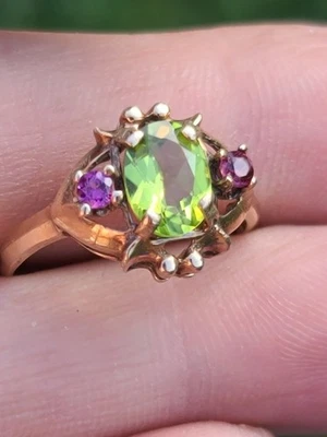 Кольцо из чистого желтого золота 10 карат с натуральным зеленым турмалином и родолитом гранатом 7,5 размера - Изображение 1 из 4