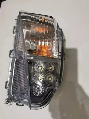 Luz antiniebla delantera LED lado pasajero Toyota Prius 2012-2015 Foto 1 de 3