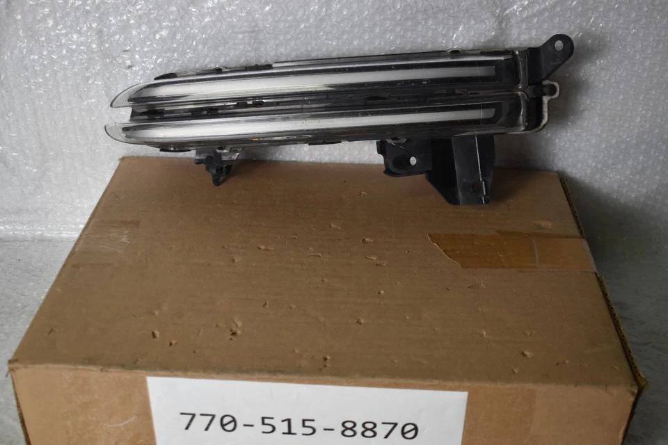 LÁMPARA SEÑAL LATERAL DERECHA PORSCHE PANAMERA GTS 2014-2016 OEM 970 631 080 52 Foto 1 de 4