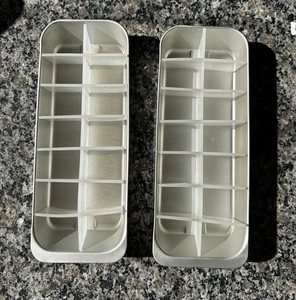 2 Vintage Aluminium Eiswürfelform 14 Würfel Kunststoff Teiler - Bild 1 von 3
