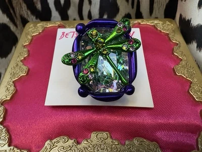 Anillo elástico Betsey Johnson pétalo al metal GRANDE metálico púrpura libélula Foto 1 de 4