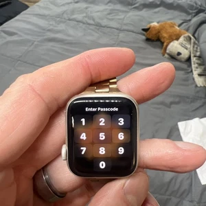 Apple Watch SE 2nd Gen 40mm GPS S/M MR9U3LL/A 2023 Model - Photo 1 sur 5