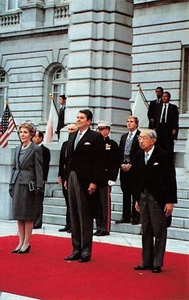 Chrome Postcard ~ President Reagan & Nancy with Emperor Hirohito at Tokyo, Japan - Picture 1 of 2