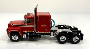 Tractor Mack Sleeper solo DCP primera marcha escala 1/64 - Imagen 1 de 5