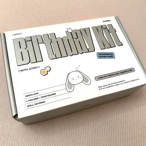 KIT DE CUMPLEAÑOS COLLAR ATEEZ SEONGHWA 2024 HBD MD Tarjeta Fotográfica Muñeco de Peluche Japón - Imagen 1 de 3