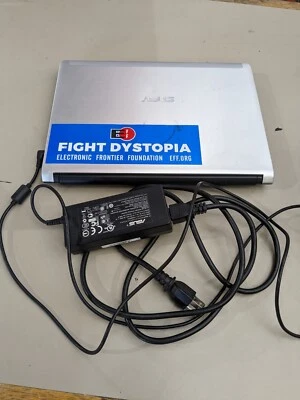 Portátil Asus UL30V 13,3" 6 GB de RAM Cámara web Wi-Fi ¡Nvidia! ¡Caridad! Foto 1 de 4