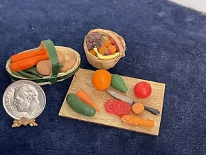 puppenhaus 1:12 Vintage Gemüse wird geschnitten, Obst und Gemüsekorb  - Bild 1 von 6