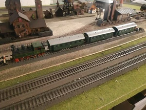 MARKLIN - Märklin, KLVM STEAM ENGINE WITH THREE PIKO PASSENGER WAGONS , SCALE HO - Picture 1 of 14