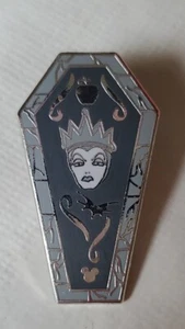 Disney DLR - 2012 Hidden Mickey Series - Villain Coffins - Evil Queen Pin - Picture 1 of 1