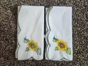 Vintage (Set of 2) Embroidered White Sunflower Napkins 16 Inch - Picture 1 of 6
