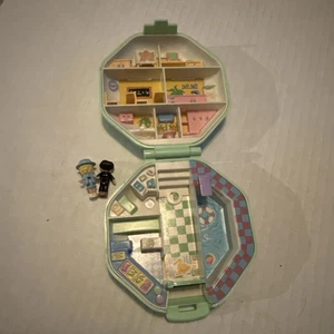 Vintage 1990 100% Komplett Polly Pocket Polly's School - Well Loved - Bild 1 von 9