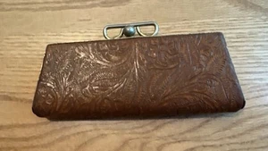 VTG Embossed Leather Glasses Case/Wallet Silver Tone Metal Frame & Clasp - Picture 1 of 9